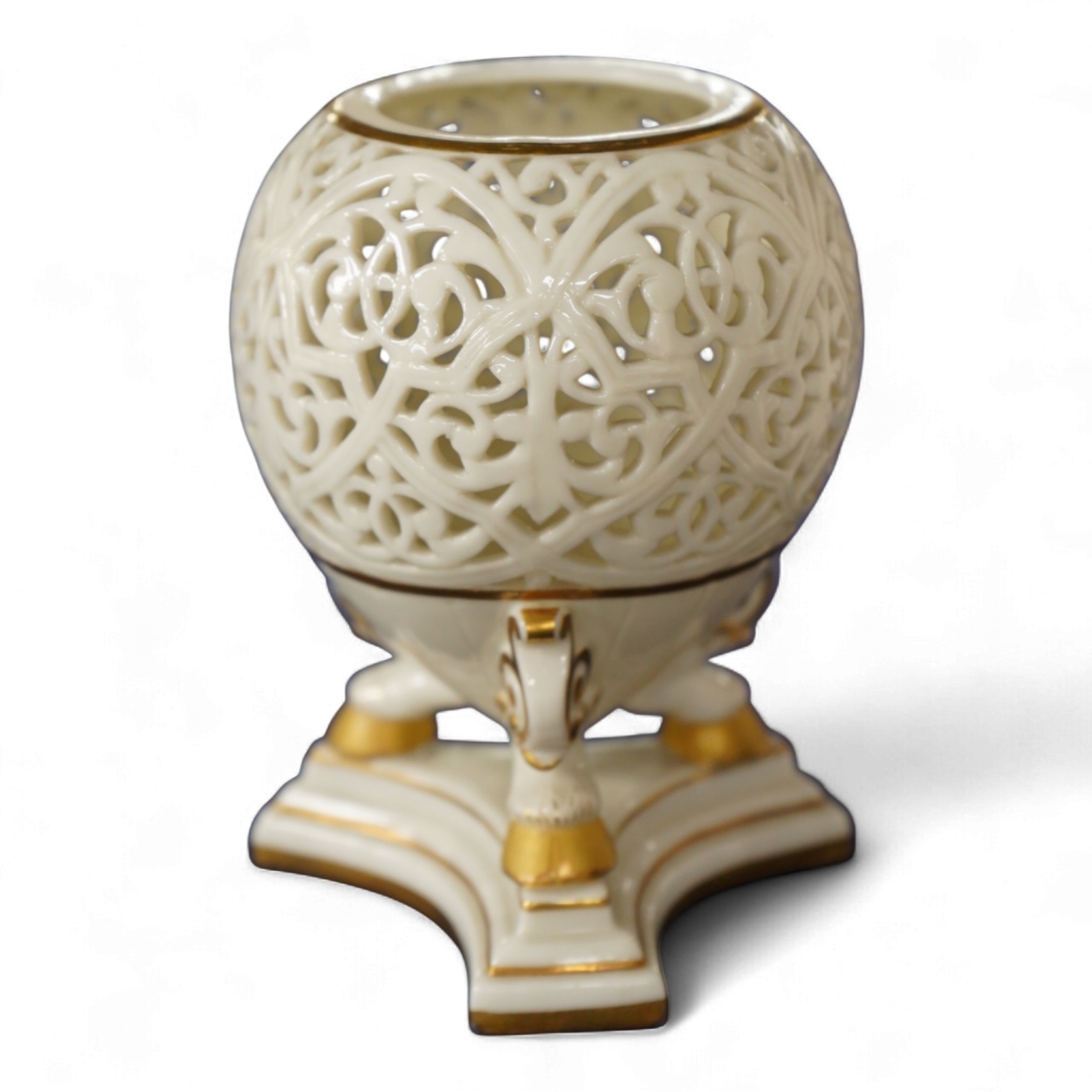 A small Graingers Worcester pot pourri, 11cm high